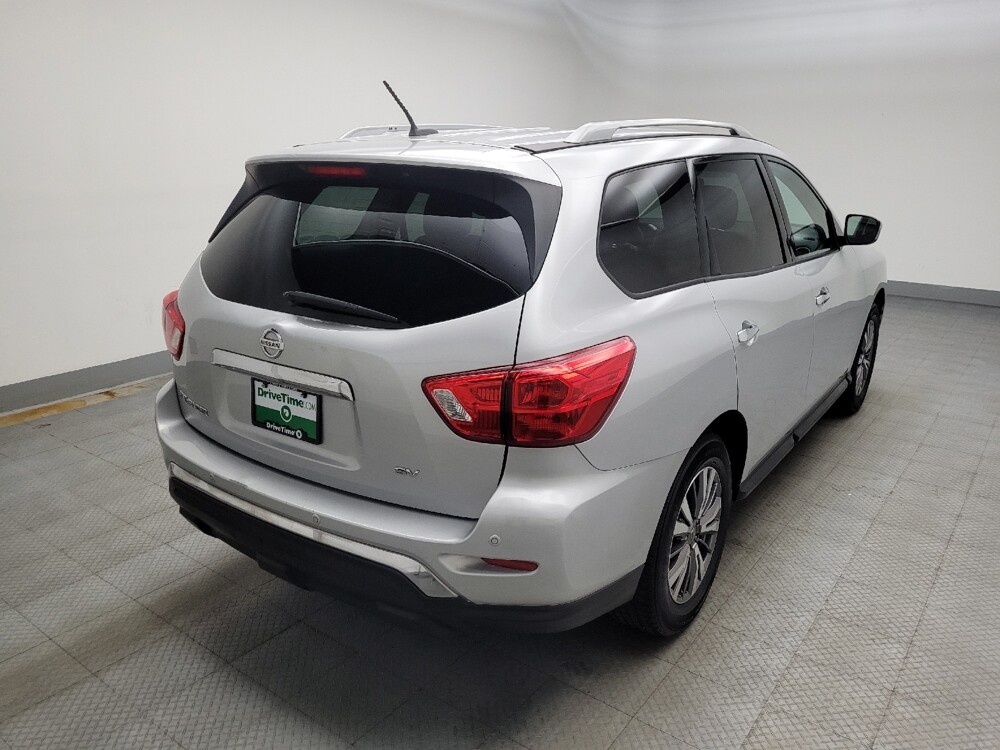 2018 Nissan Pathfinder in Des Moines, IA 50310 - 18125429 9