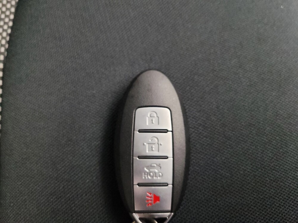 2018 Nissan Pathfinder in Des Moines, IA 50310 - 18125429 32