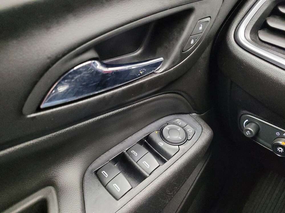 2019 Chevrolet Equinox in Eastpointe, MI 48021 - 18125432 27