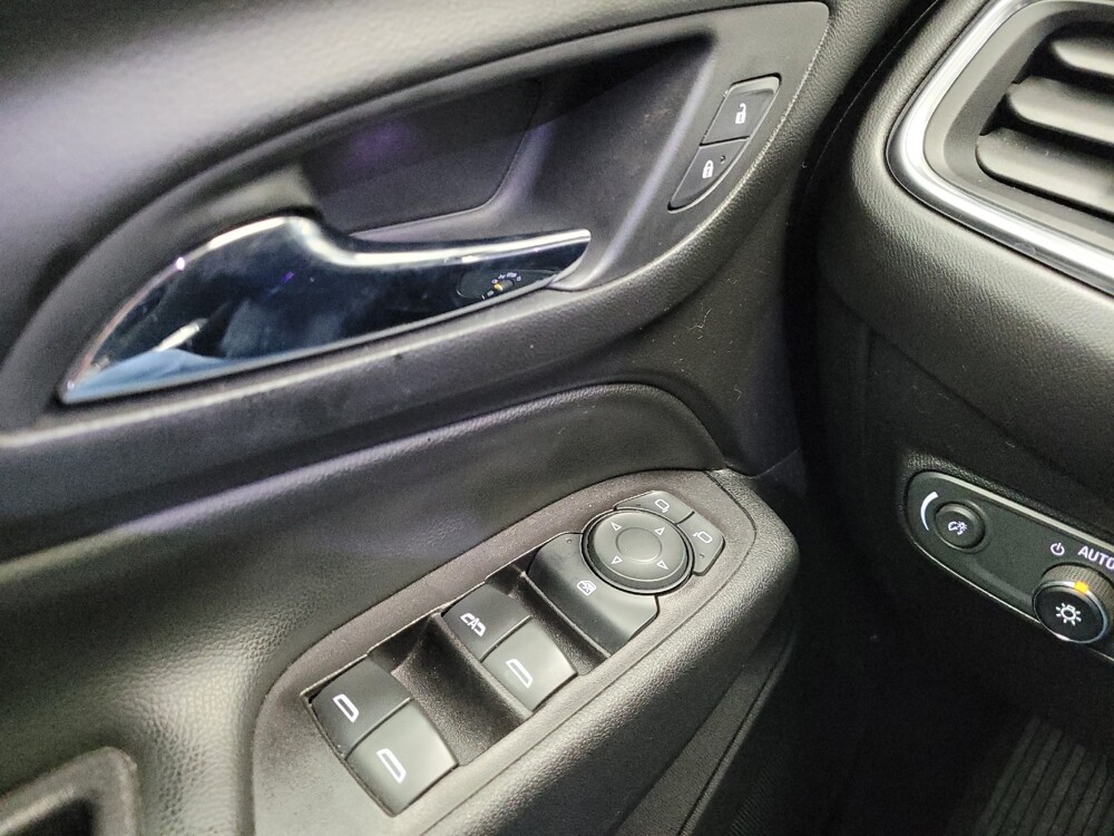 2019 Chevrolet Equinox in Eastpointe, MI 48021 - 18125437 27