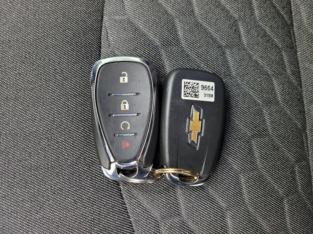 2019 Chevrolet Equinox in Eastpointe, MI 48021 - 18125437 32