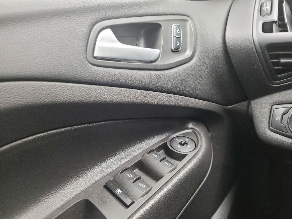 2015 Ford Escape in Taylor, MI 48180 - 18125445 27