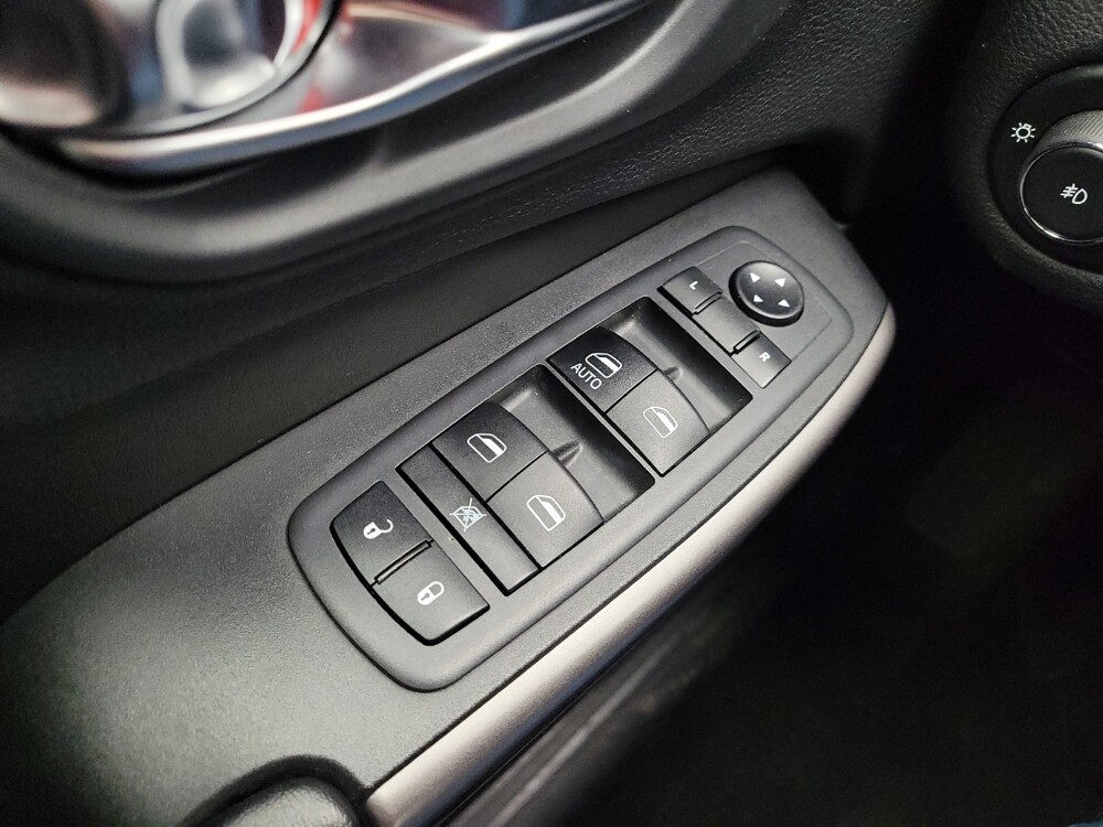 2019 Jeep Cherokee in Grand Rapids, MI 49508 - 18125446 27