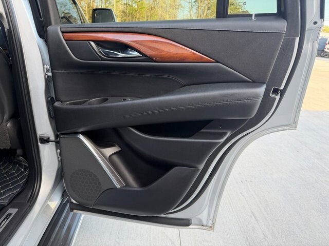2016 Cadillac Escalade in Knoxville, TN 37920 - 18125460 9