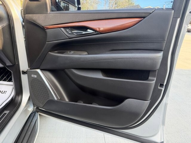 2016 Cadillac Escalade in Knoxville, TN 37920 - 18125460 10