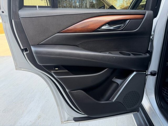 2016 Cadillac Escalade in Knoxville, TN 37920 - 18125460 7