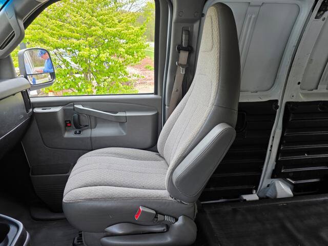2019 Chevrolet Express 2500 in Blauvelt, NY 10913 - 18125475 24