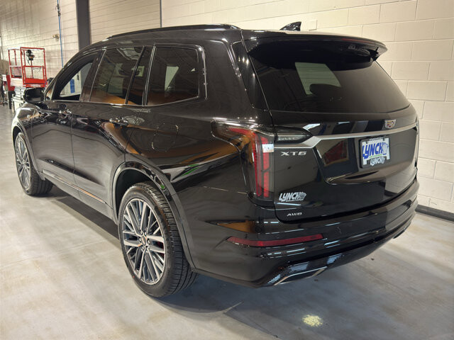 2024 Cadillac XT6 in Burlington, WI 53105 - 18125544 3