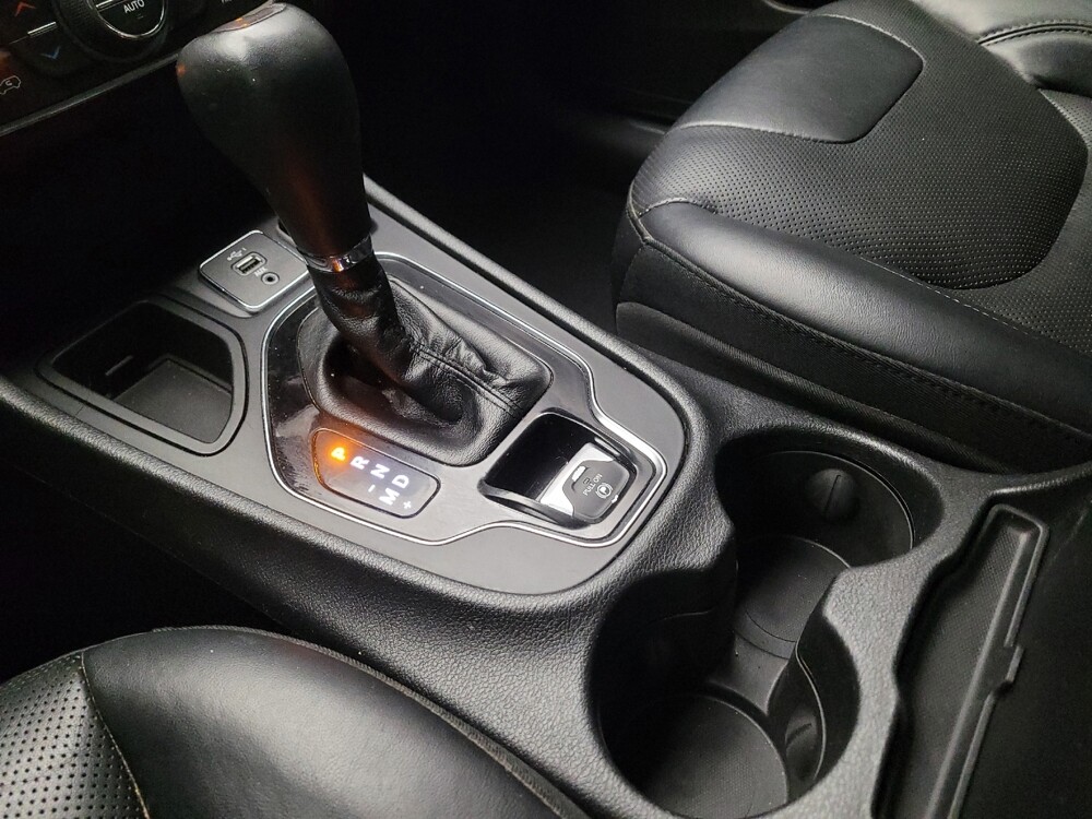 2019 Jeep Cherokee in Riverside, CA 92504 - 18125572 26