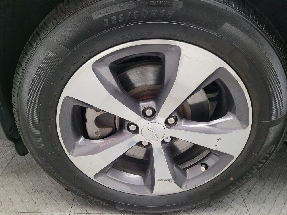 2019 Jeep Cherokee in Riverside, CA 92504 - 18125572 31