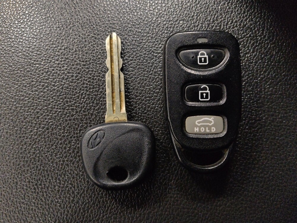 2020 Hyundai Elantra in Birmingham, AL 35215 - 18125583 32