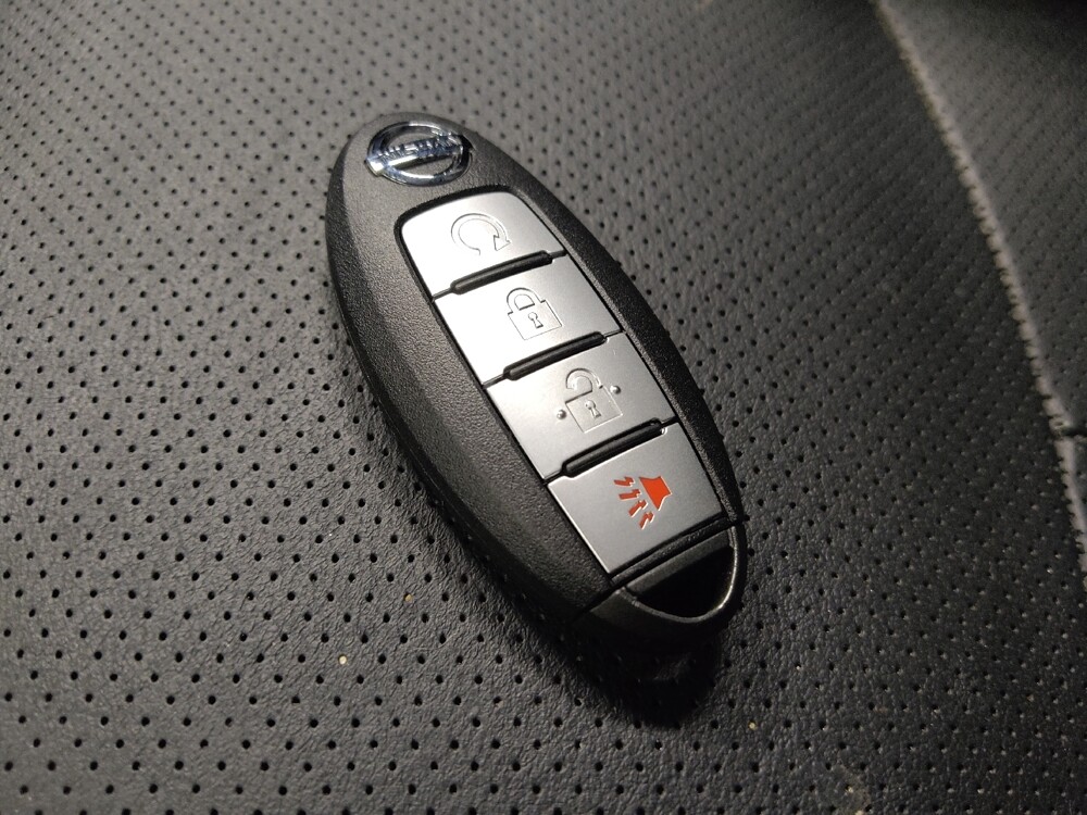 2018 Nissan Rogue Sport in Phoenix, AZ 85015 - 18125660 32