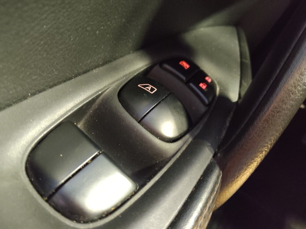 2018 Nissan Rogue Sport in Phoenix, AZ 85015 - 18125660 27