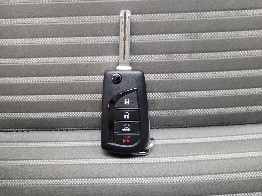 2019 Toyota Camry in Las Vegas, NV 89104 - 18125702 32