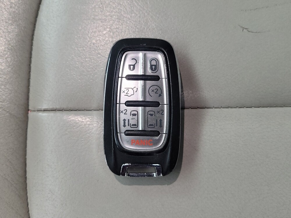 2017 Chrysler Pacifica in Memphis, TN 38115 - 18125821 32