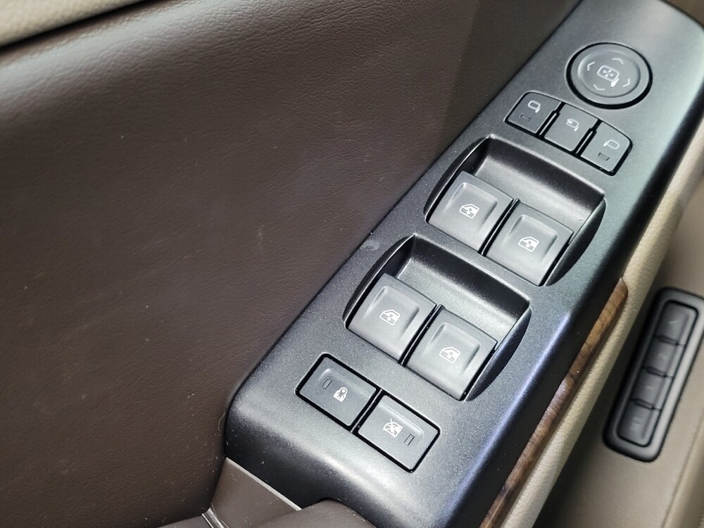 2018 Chevrolet Suburban in Huntsville, AL 35816 - 18125824 27