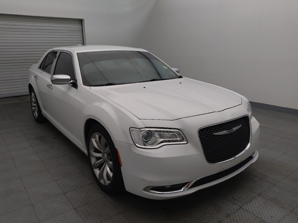 2019 Chrysler 300 in Houston, TX 77074 - 18125853 13
