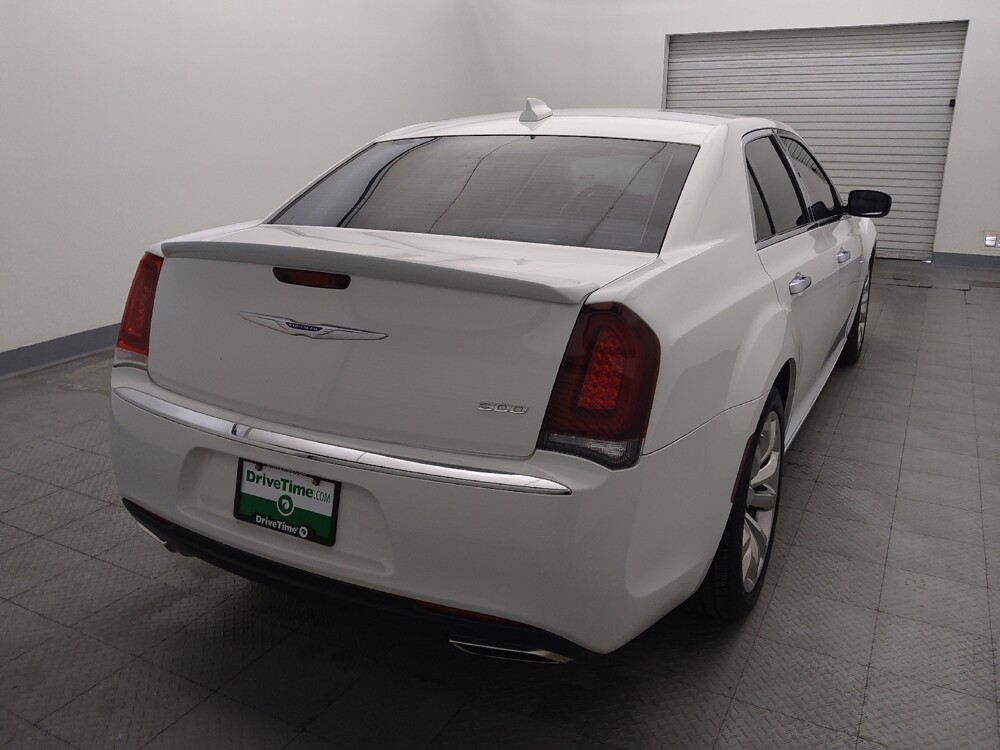 2019 Chrysler 300 in Houston, TX 77074 - 18125853 7