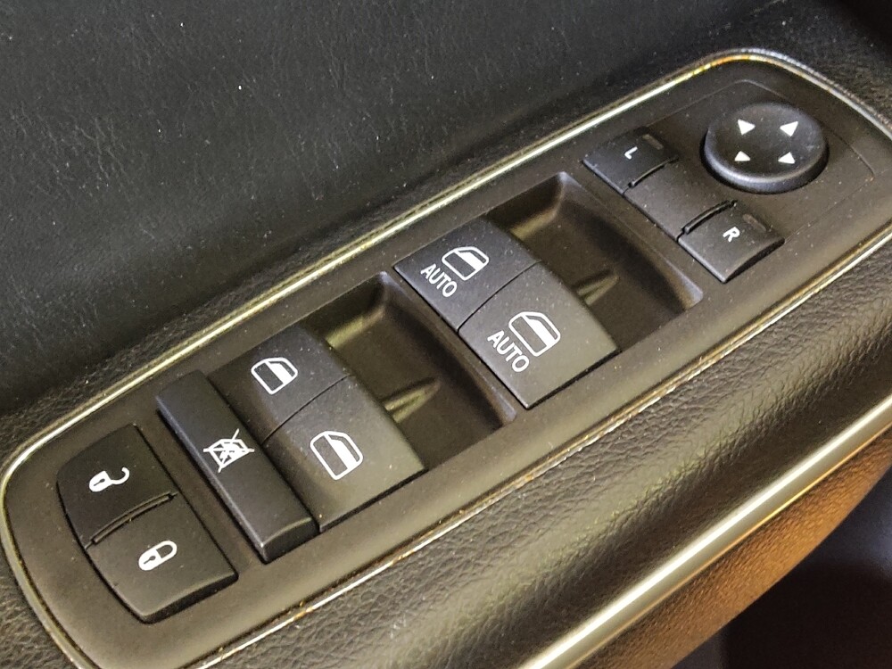 2019 Chrysler 300 in Houston, TX 77074 - 18125853 27