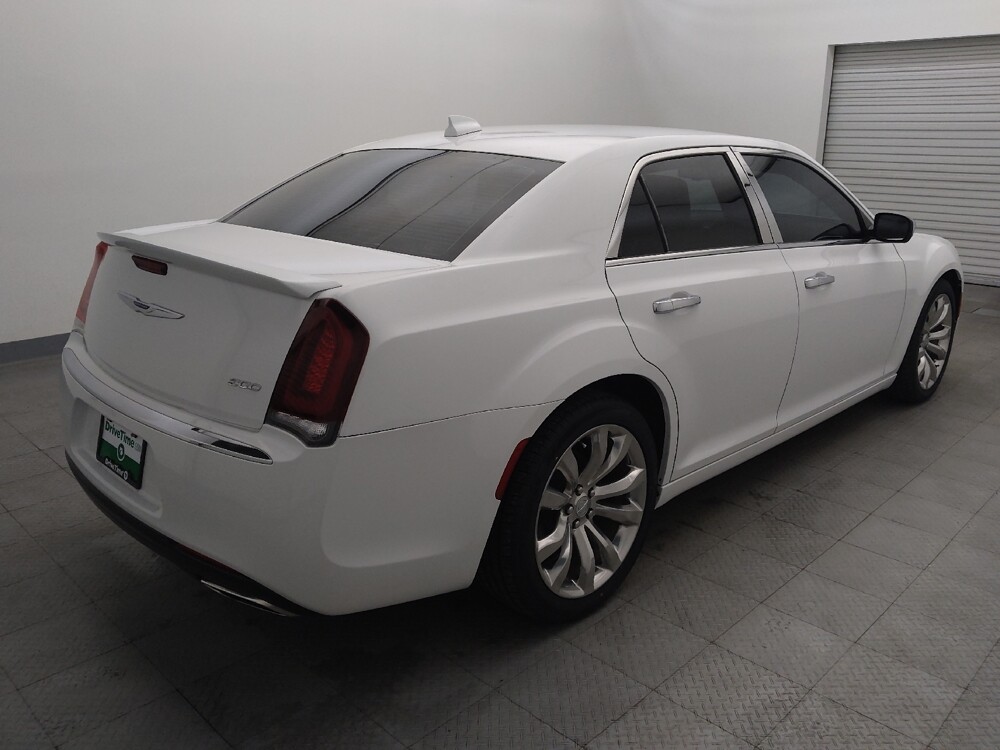 2019 Chrysler 300 in Houston, TX 77074 - 18125853 9