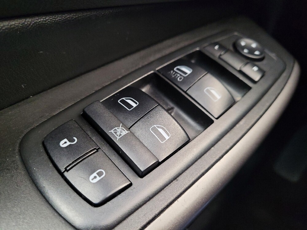 2019 Jeep Cherokee in Columbus, OH 43228 - 18125872 27