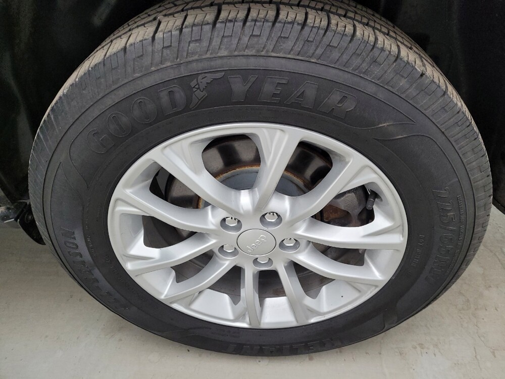 2019 Jeep Cherokee in Columbus, OH 43228 - 18125872 31