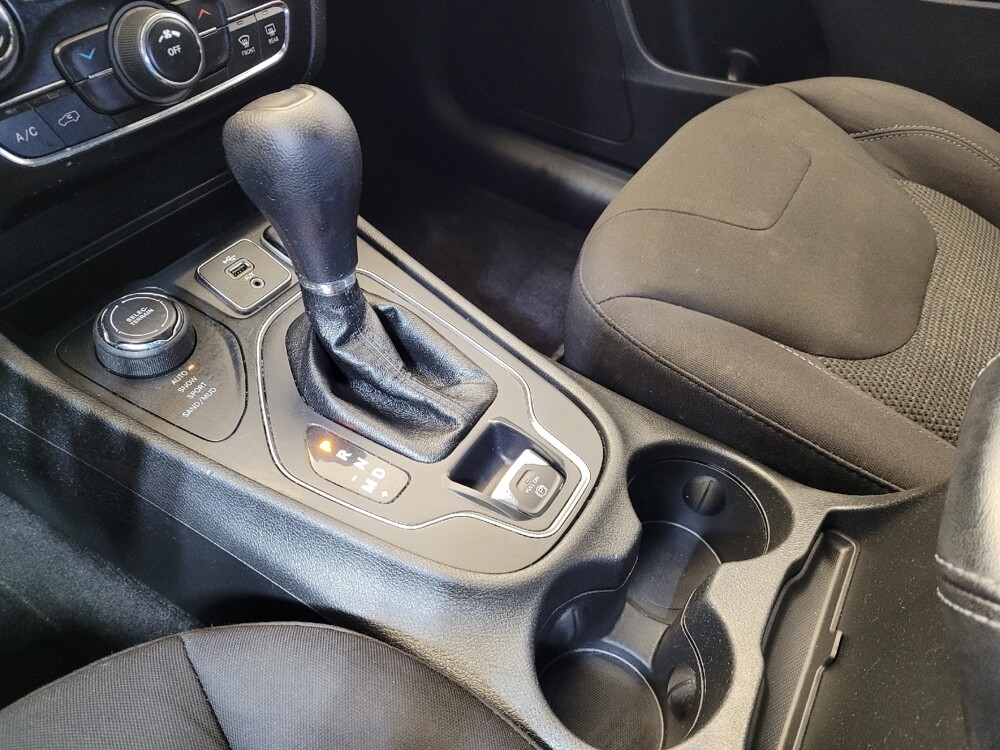 2019 Jeep Cherokee in Columbus, OH 43228 - 18125872 26