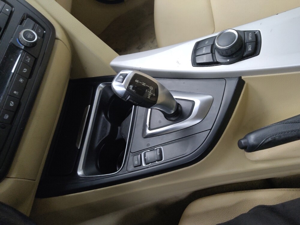 2015 BMW 320i in St. Louis, MO 63136 - 18125875 26