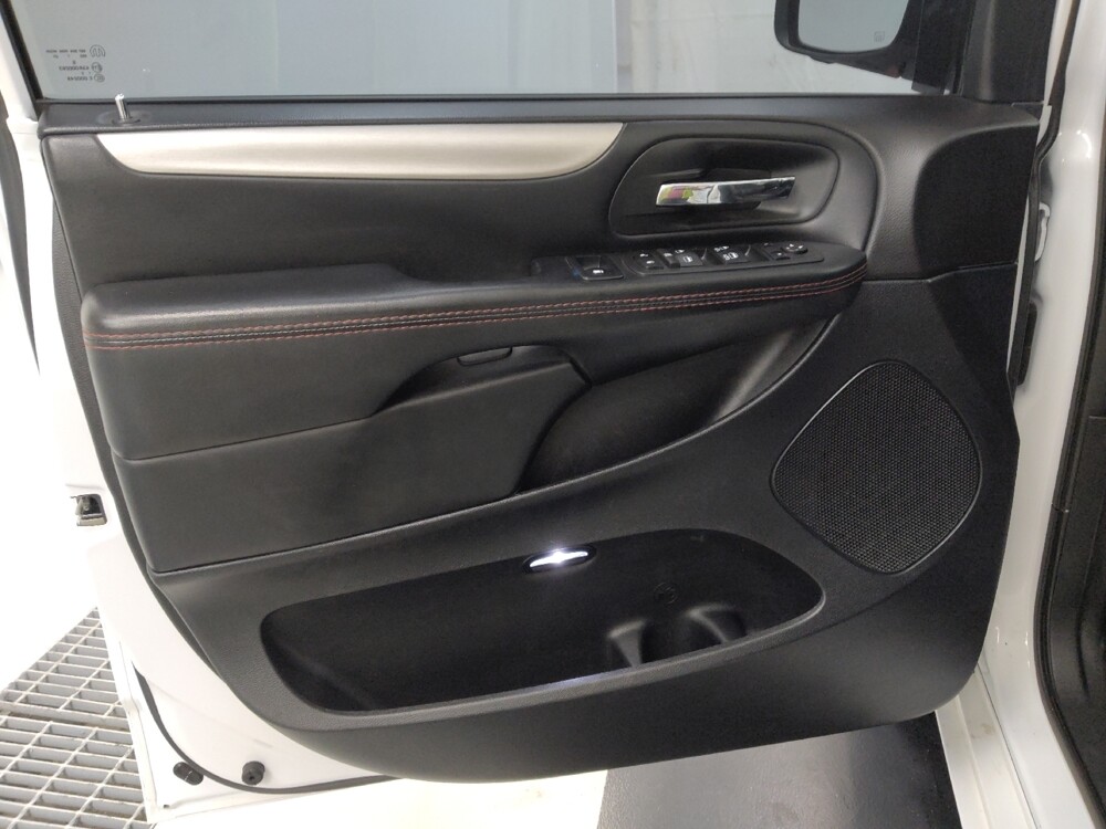 2017 Dodge Grand Caravan in St. Louis, MO 63136 - 18125880 27