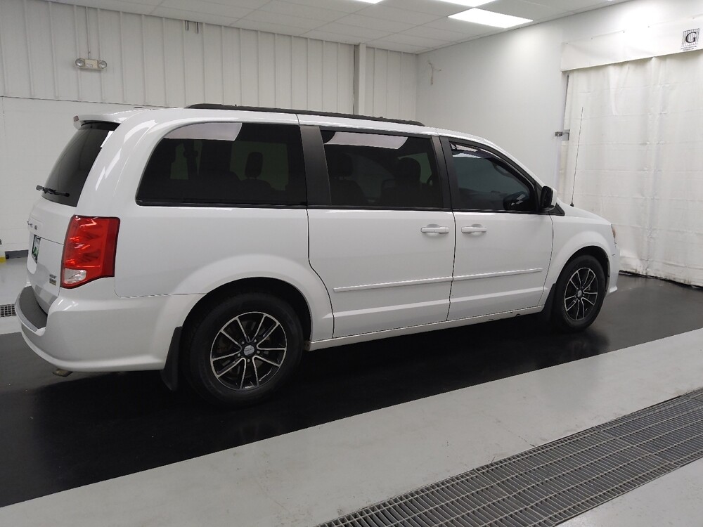 2017 Dodge Grand Caravan in St. Louis, MO 63136 - 18125880 10