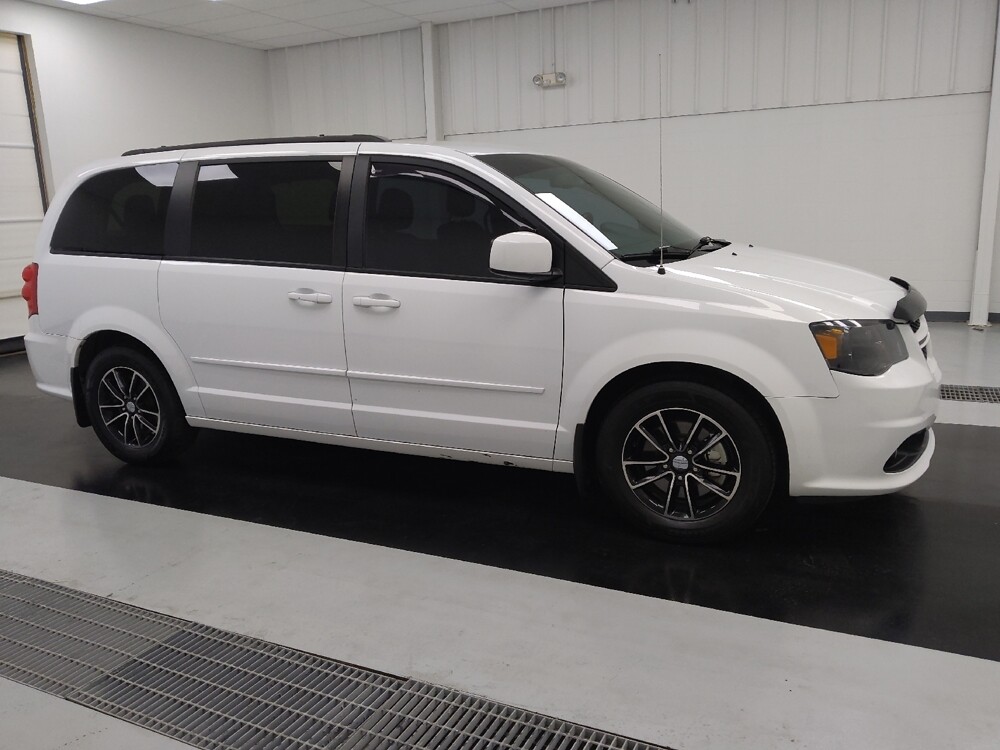 2017 Dodge Grand Caravan in St. Louis, MO 63136 - 18125880 11