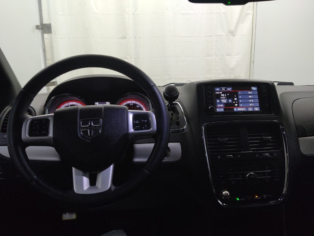 2017 Dodge Grand Caravan in St. Louis, MO 63136 - 18125880 22