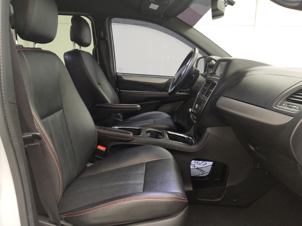 2017 Dodge Grand Caravan in St. Louis, MO 63136 - 18125880 21