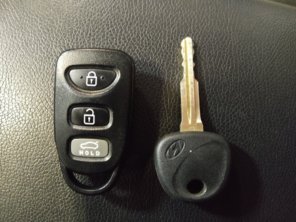 2016 Hyundai Elantra in Fayetteville, NC 28304 - 18125882 32