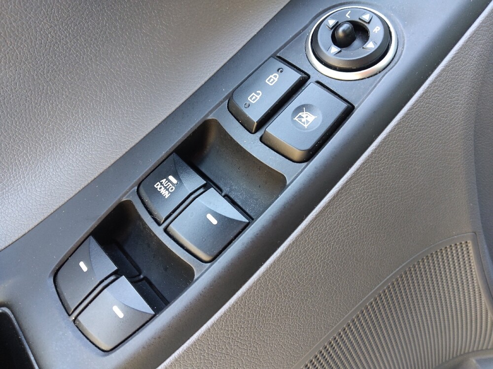 2016 Hyundai Elantra in Fayetteville, NC 28304 - 18125882 27