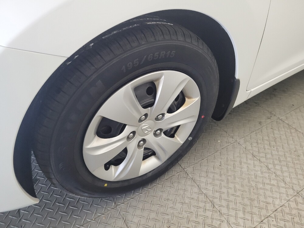 2016 Hyundai Elantra in Fayetteville, NC 28304 - 18125882 31