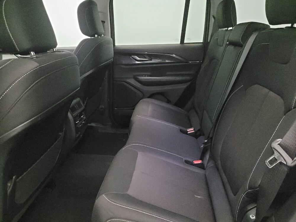 2023 Jeep Grand Cherokee in Temple Hills, MD 20746 - 18125921 18