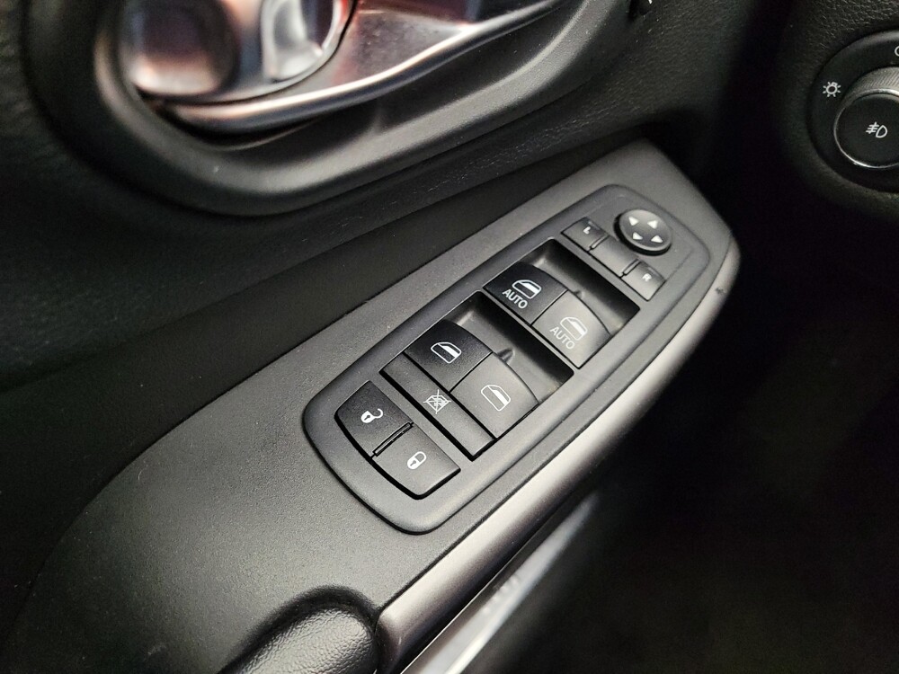 2019 Jeep Cherokee in Taylor, MI 48180 - 18125959 27