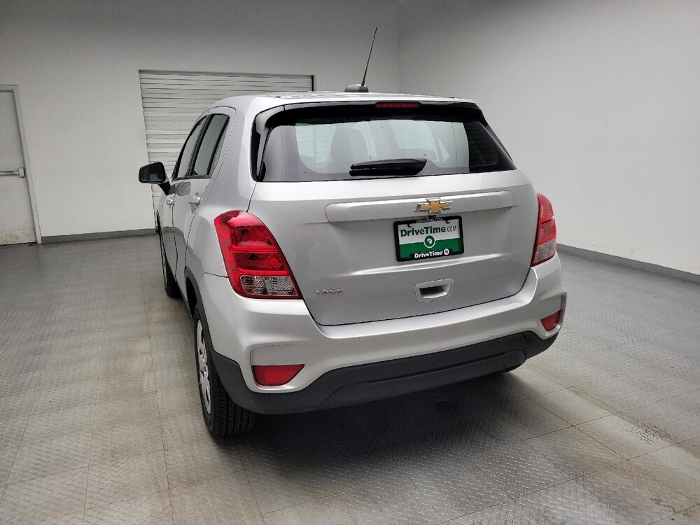 2017 Chevrolet Trax in Taylor, MI 48180 - 18125962 6