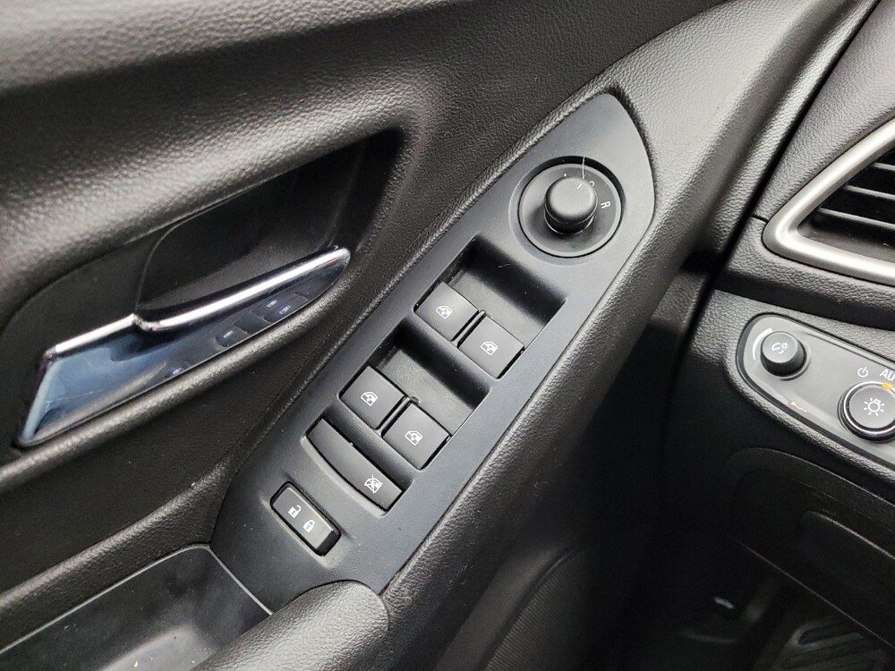 2017 Chevrolet Trax in Taylor, MI 48180 - 18125962 27