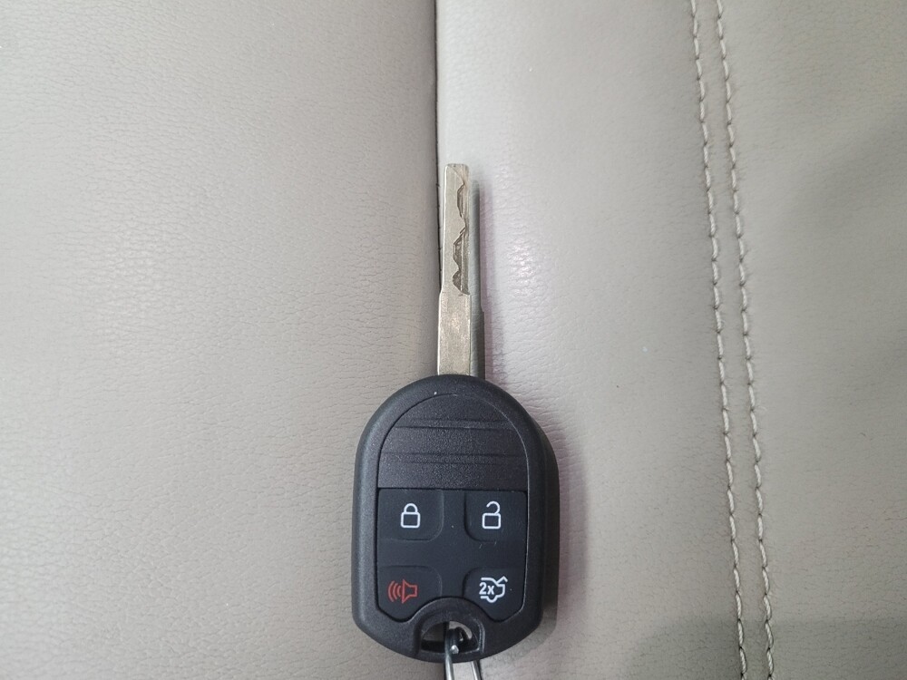 2018 Ford Escape in Indianapolis, IN 46222 - 18125970 32