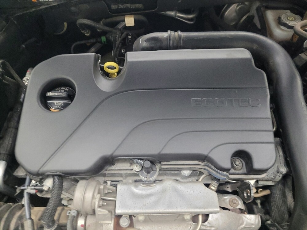 2022 Chevrolet Malibu in Indianapolis, IN 46222 - 18125972 30