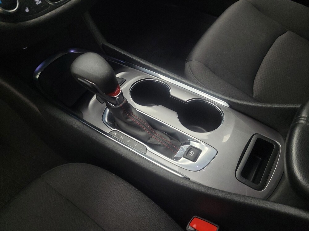 2022 Chevrolet Malibu in Indianapolis, IN 46222 - 18125972 26