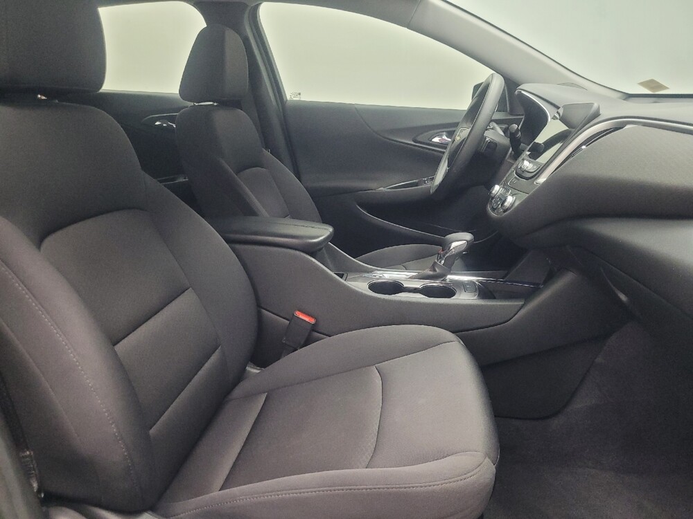 2022 Chevrolet Malibu in Indianapolis, IN 46222 - 18125972 21