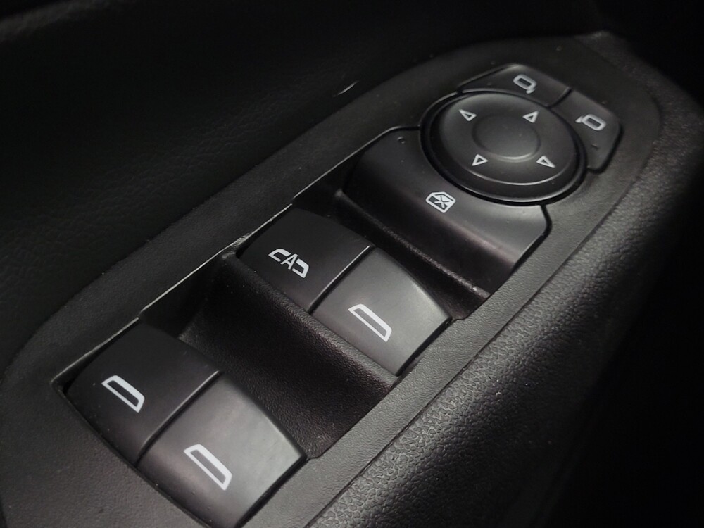 2020 Chevrolet Equinox in Indianapolis, IN 46222 - 18125975 27