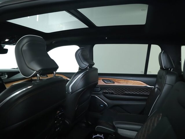 2024 Jeep Grand Cherokee L in Bedford, OH 44146 - 18125979 15