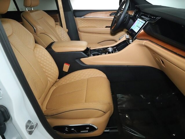 2024 Jeep Grand Cherokee in Bedford, OH 44146 - 18125981 35