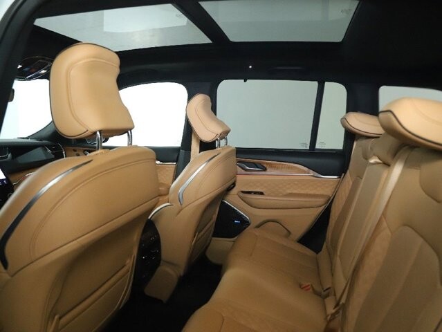2024 Jeep Grand Cherokee in Bedford, OH 44146 - 18125981 15