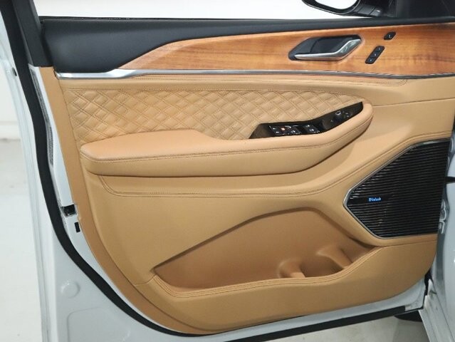 2024 Jeep Grand Cherokee in Bedford, OH 44146 - 18125981 16