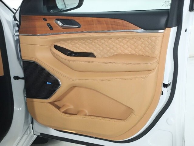 2024 Jeep Grand Cherokee in Bedford, OH 44146 - 18125981 34